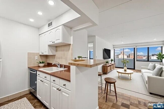 Building Photo - 1600 Center St Unit 7D Rental