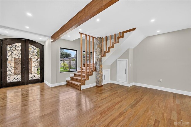 12303 Lakeview Dr