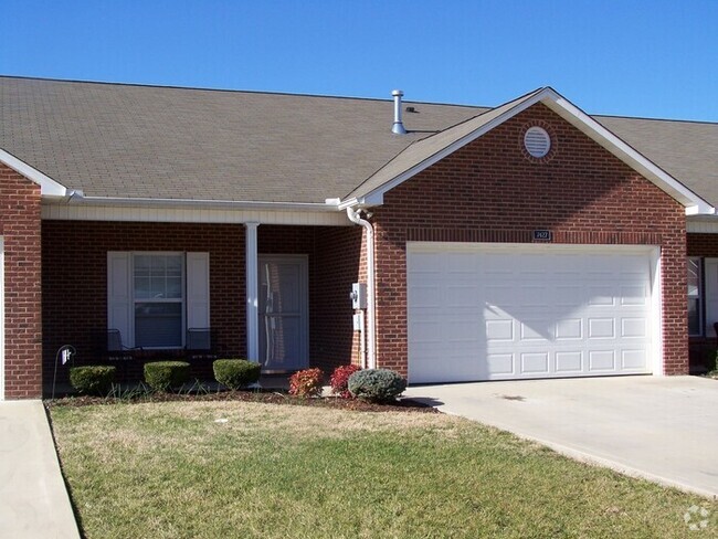 Building Photo - 2 bed, 2 bath, 2 car garage ranch style to... Rental