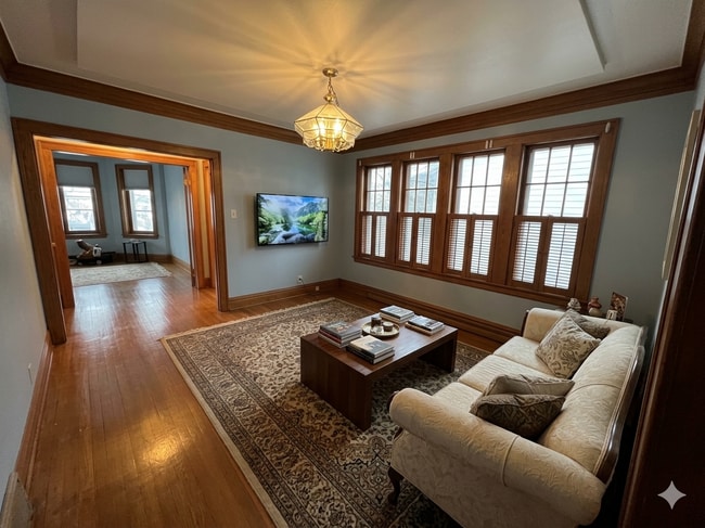 Acogedora sala de estar compartida - 10222 S Lafayette Ave