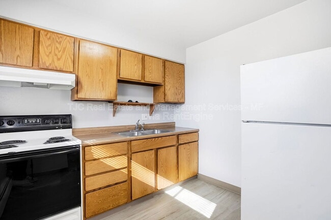 Photo - 970 N Downing St Unit 5