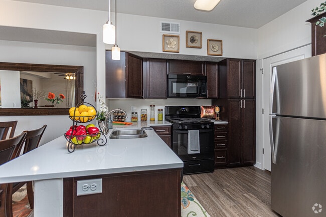 1BR, 1BA - 747 SF