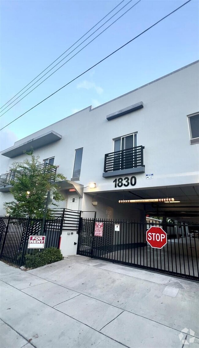 Building Photo - 1830 NW 1st St Unit 8 Rental