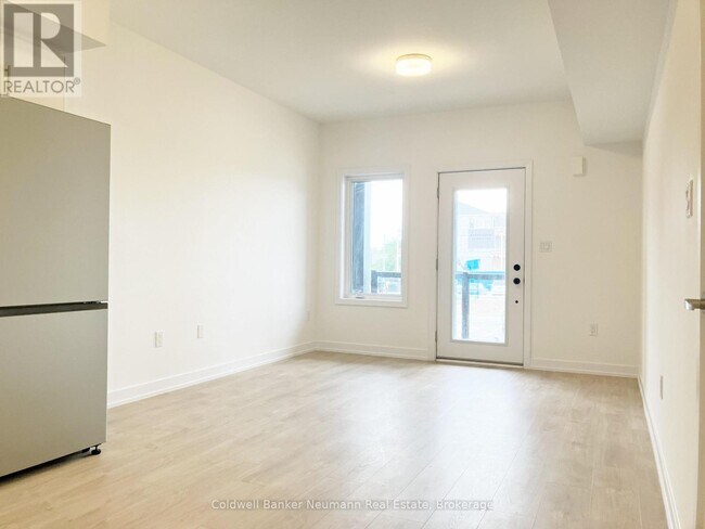 Photo - 42 Lowes Rd W