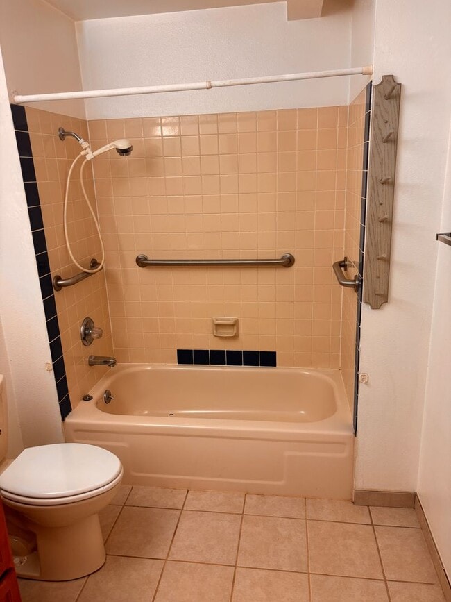 Photo - Perfect 2 Bed/2 Bath Downtown Condo w/Washer and Dryer Included!