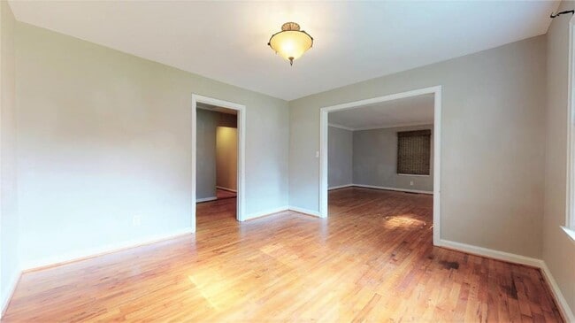 Photo - 1674 Beacon Hill Blvd NE