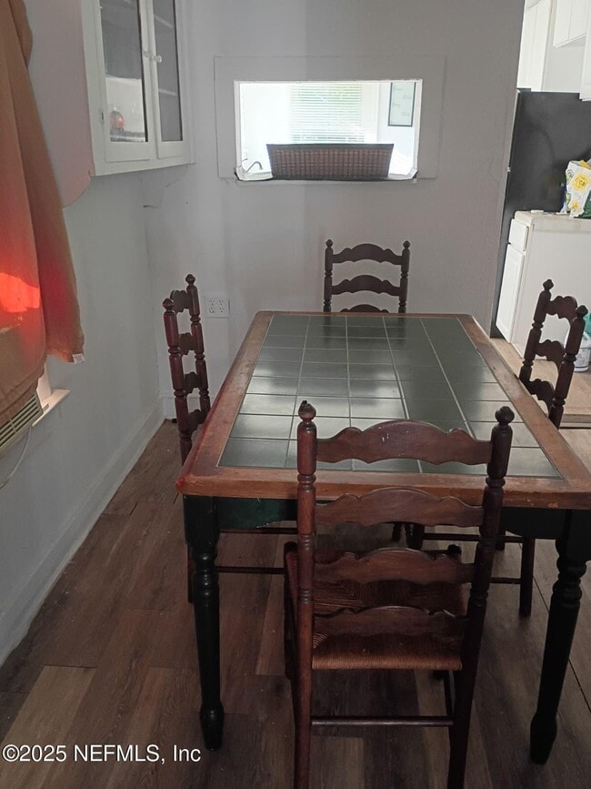 Photo - 1461 W 5th St