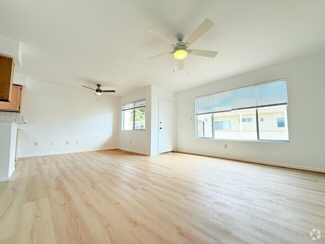 Building Photo - Stylish & Spacious 2-Bedroom Condo for Ren... Unit 317