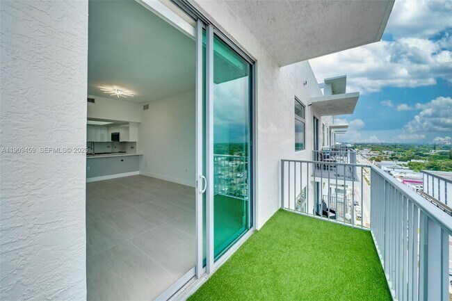 Building Photo - 140 S Dixie Hwy Unit 1007