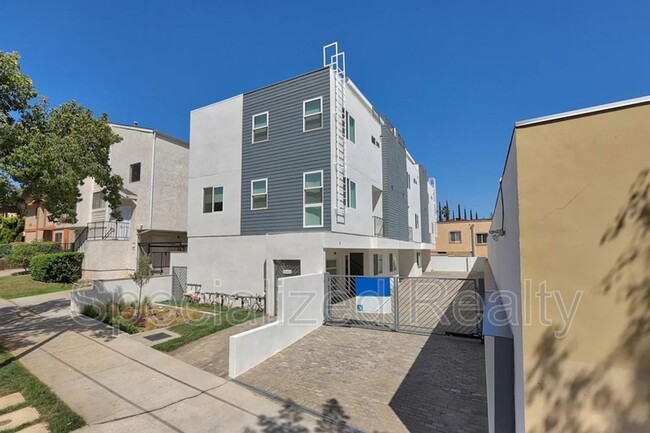 Building Photo - 1406 Eagle Vista Dr Unit 1406
