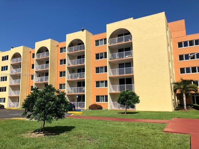 Building Photo - 7010 NW 186th St Unit 5-303