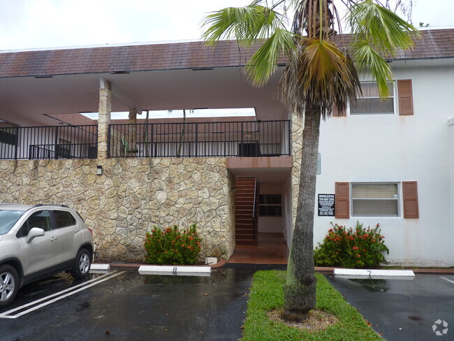 Building Photo - 313 SW 1st Ct Unit Pompano L7 Rental