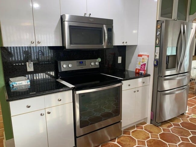 Photo - 1283 Larch Way