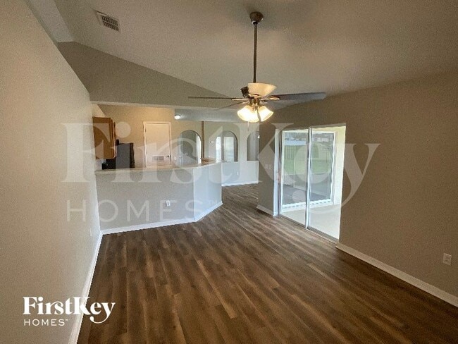 Photo - 331 Columbo St