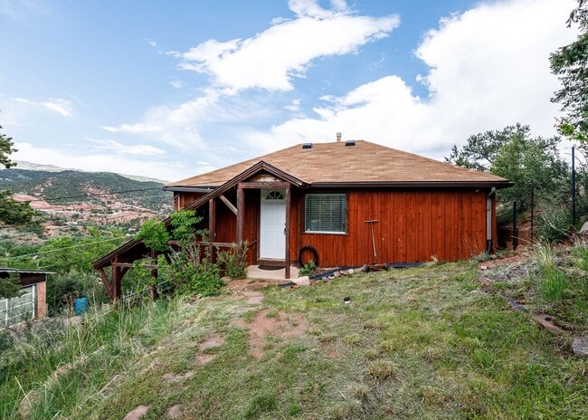 Building Photo - Manitou Cottage nestled in Nature