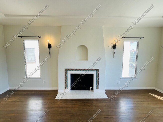 Sala de estar 8137 - 8137 Blackburn Ave