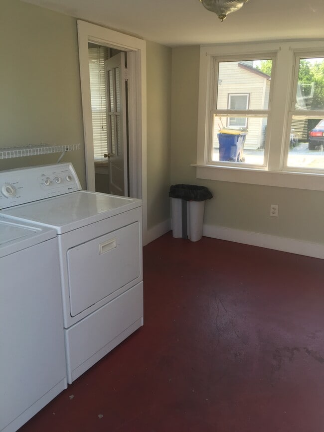 Photo - 70 New London Rd