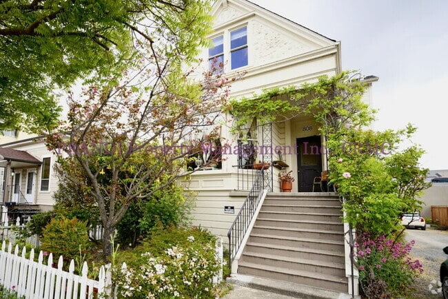 Building Photo - Upstairs 1 Bed, 1 Bath Unit C Rental