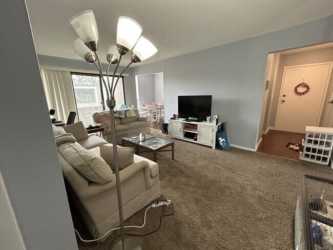 30 Shrewsbury Green Dr Unidad J