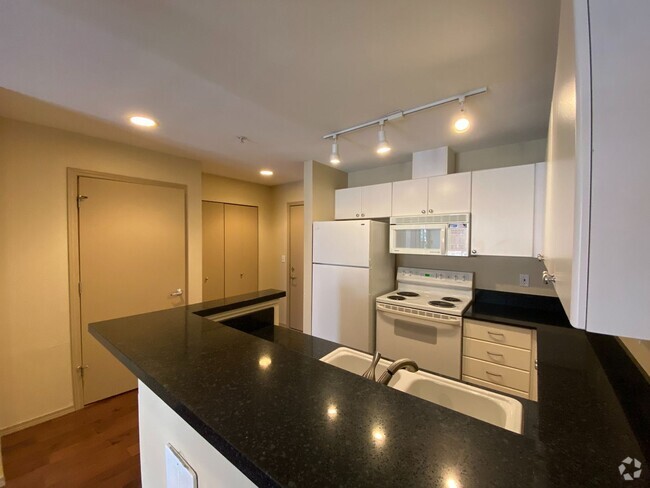 Building Photo - 1 Bed 1 Bath Condo in Seattle - Includes P... Unit 309