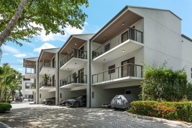 Photo - 3560 W Fairview St