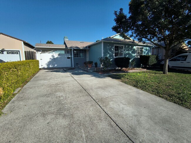 Photo - Beautiful 3 Bed/1.5 Bath Home Located By Hesperian Blvd In San Lorenzo!!!