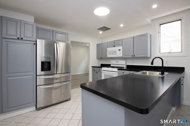 Photo - 2879 Fairfield Ave