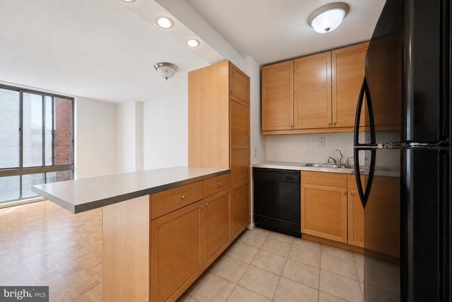 Photo - 950 25th St NW Unit 814N