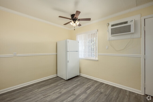 2BR, 1BA - 825SF - Dining Room