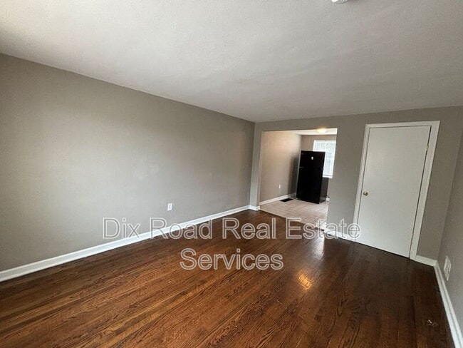 Photo - 237 Ryburn Ave