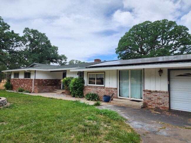Front yard - 17265 Snively Rd House