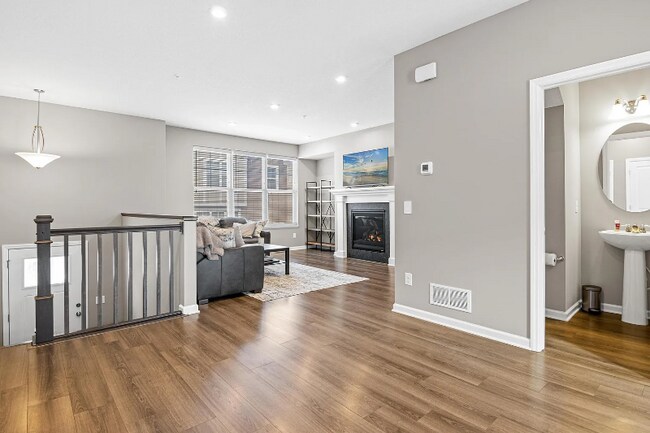 Photo - 801 Roselyn Dr