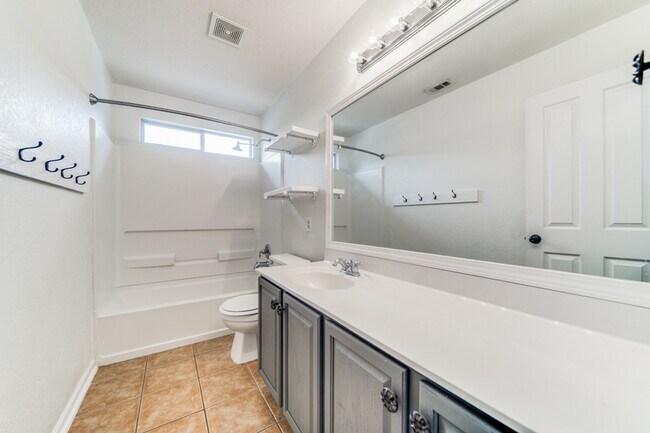 Photo - 10811 Marot Field