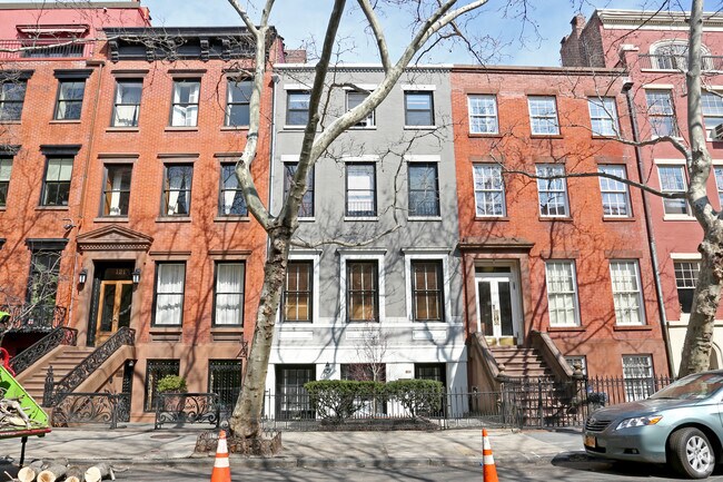 Photo - 119 W 11th St