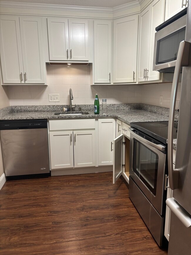 Building Photo - 440 North Ave Unit #39 Northside Rental