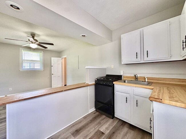 Photo - 1202 W 7th St Unidad B