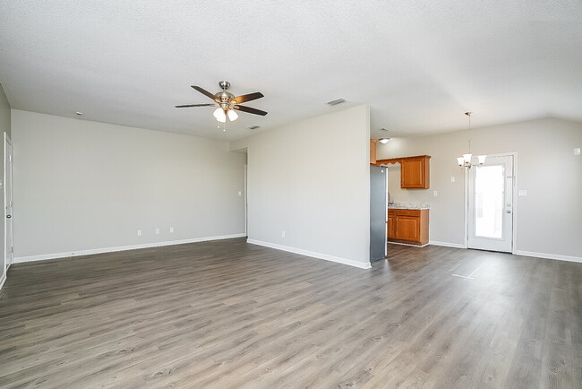 Photo - 331 Lake Forest Dr