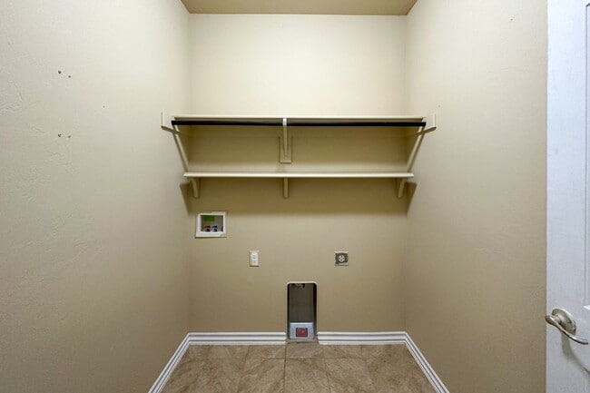 Photo - Stunning 5BD, 2 1/2 BTH Home Seconds away from John Kilpatrick Turnpike in YUKON!