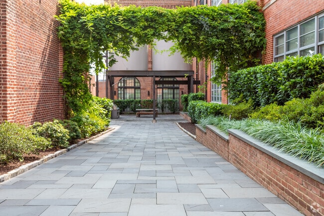 Lower Lobby Lounge - The Gunther