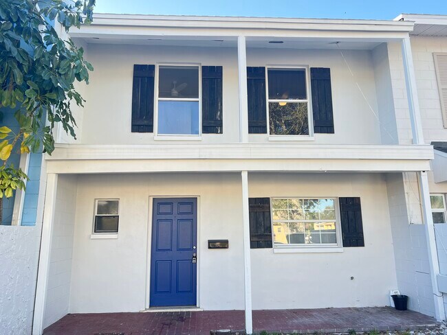 Building Photo - 10042 N 52nd St