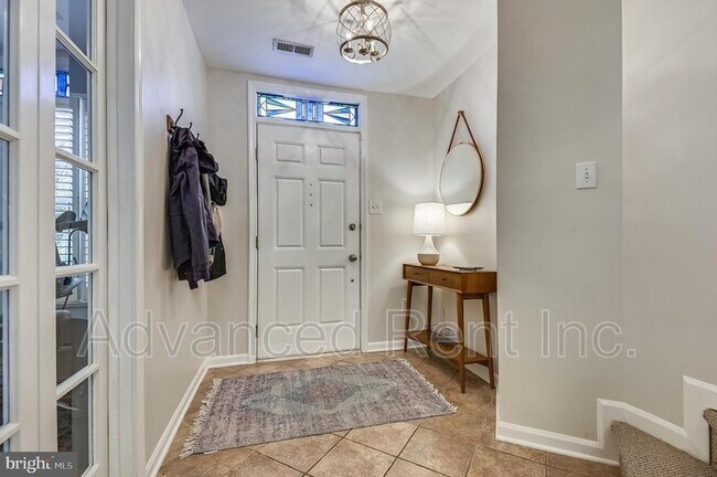 Photo - 11 W Churchill St