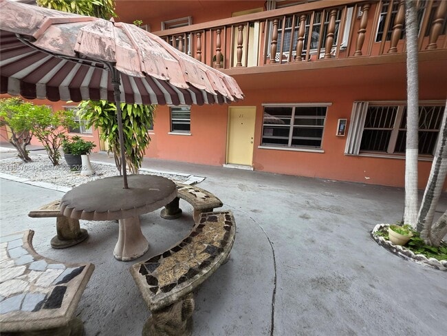 Building Photo - 45 E 11th St Unit 21