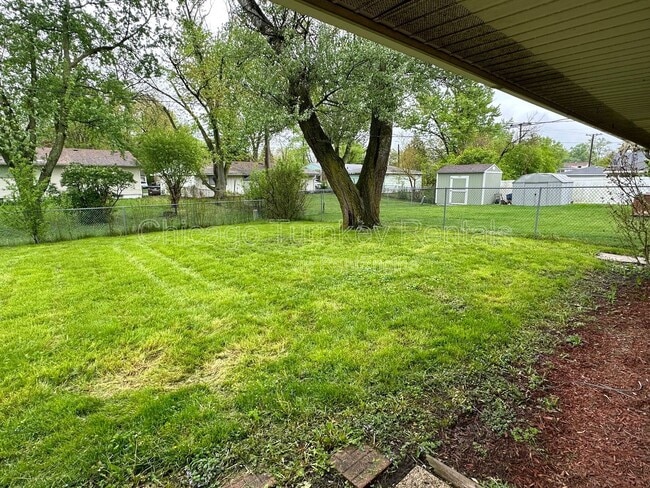 Photo - 105 S Sycamore Ln