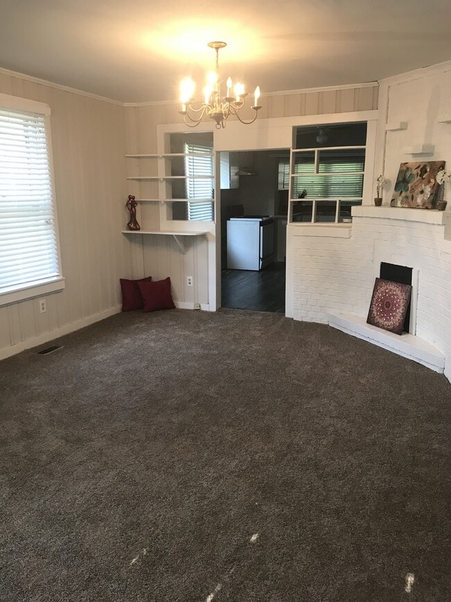 Photo - SPACIOUS 2 Bed House w/ detached garage storage area! DEPOSIT-FREE Renting option thru OBLIGO! De...