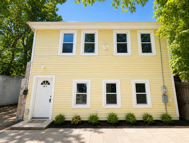 Building Photo - 1006 Summerfield Ave Unit 1006 1/2