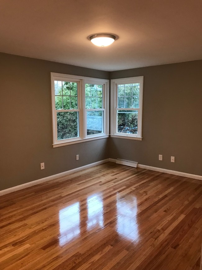 Living room with lots of natural light - 19 Geraldine Ave