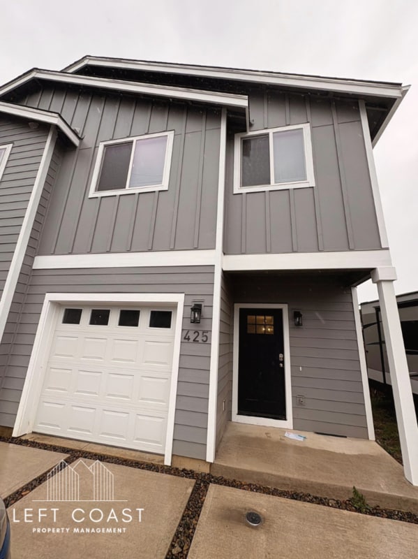 Building Photo - 425 SE Inlet Ave