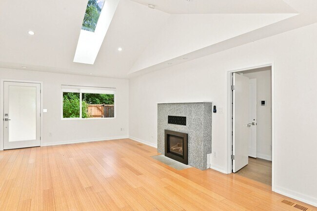 Photo - 3623 Woodlawn Ave N