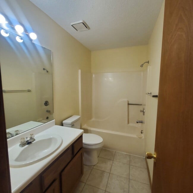 Photo - 5705 S Franklin Ave