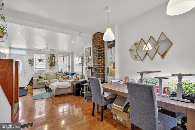 Photo - 2443 Amber St